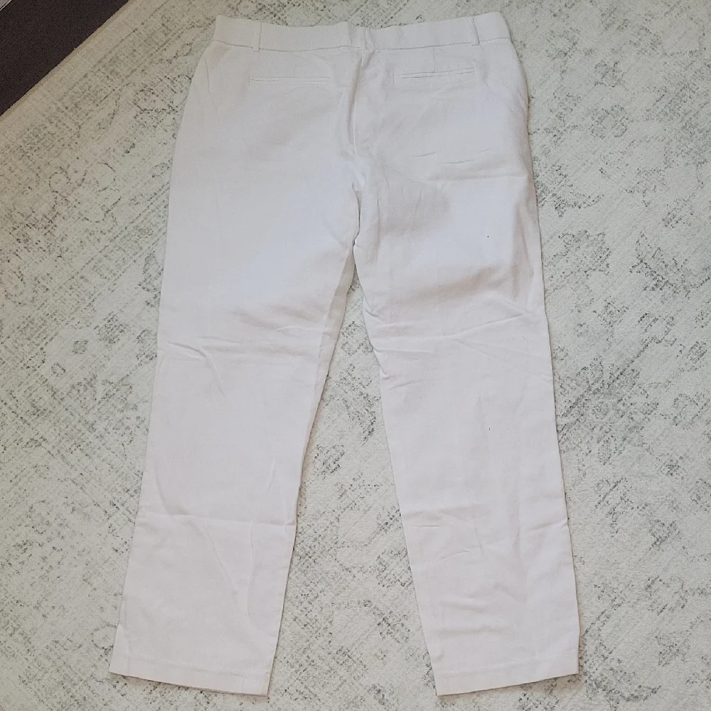 Elegant Women's White Pants - Picture 5 of 8